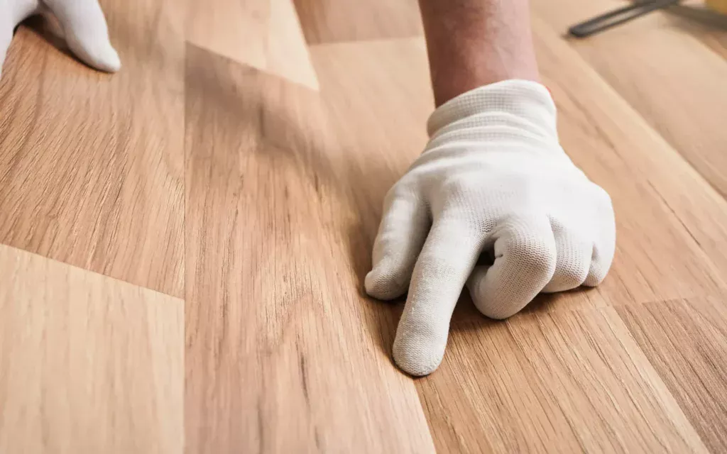Pose de revêtements muraux et sols service hlpeinture paris